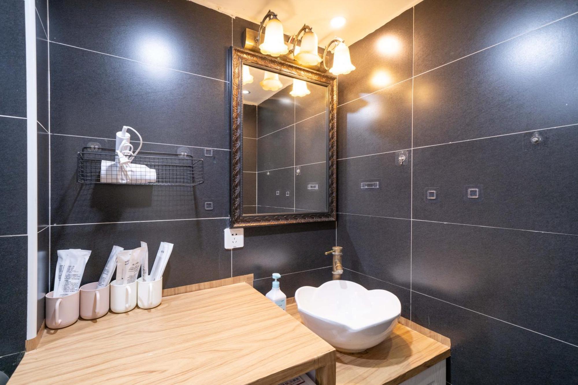 Tianhe Villa, Xujiahui-2 Beds Apartment *
